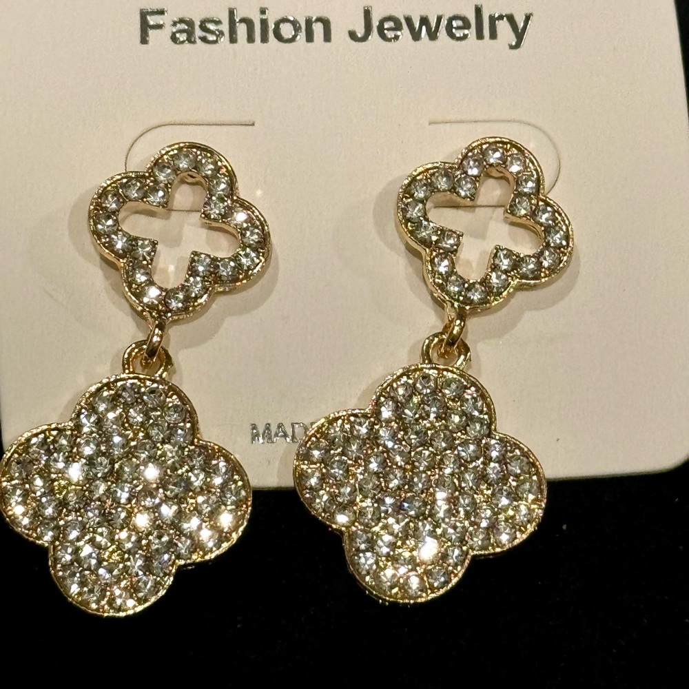 Clover Gold Tone Rhinestone Fashion Earrings